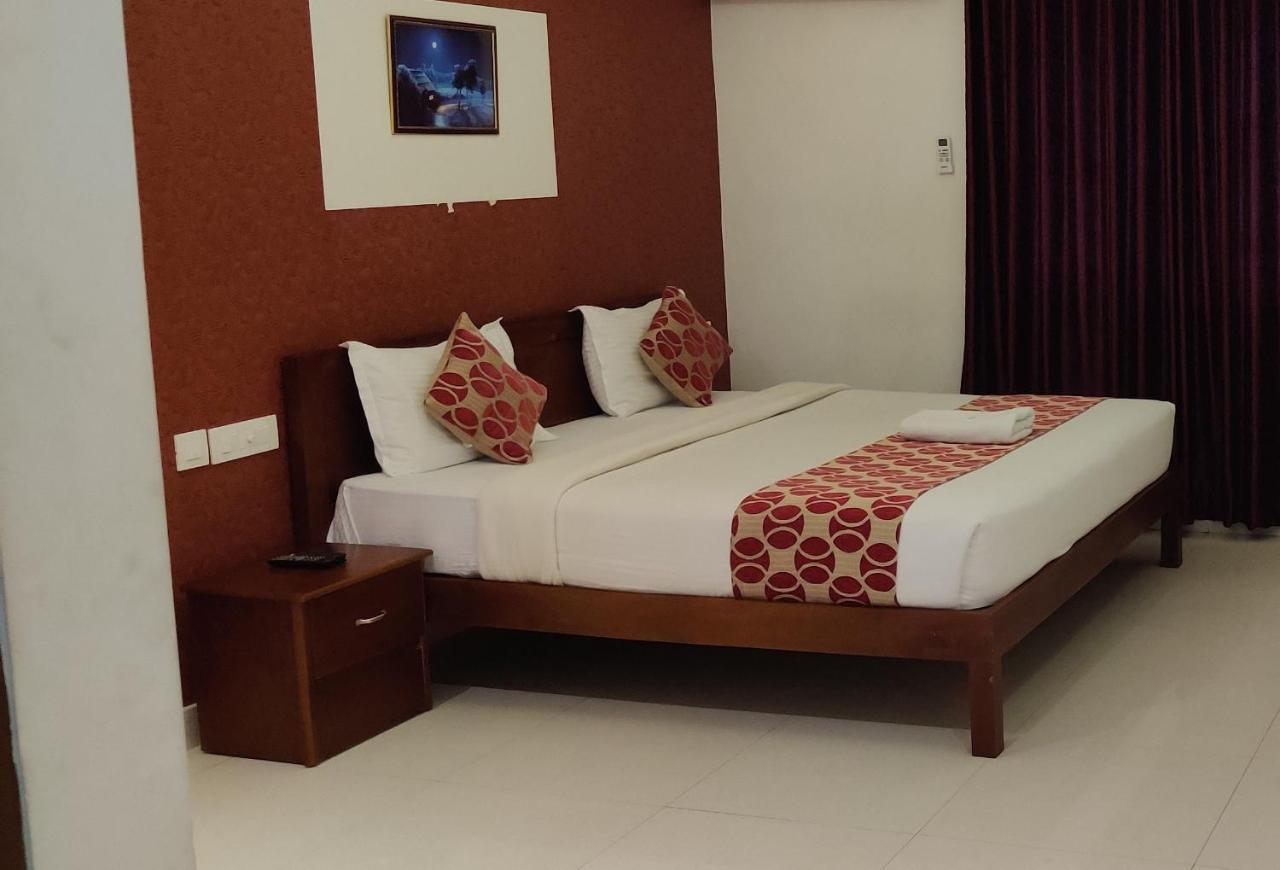 Hotel Hilite Inn Kochi Esterno foto