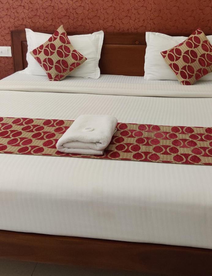 Hotel Hilite Inn Kochi Esterno foto