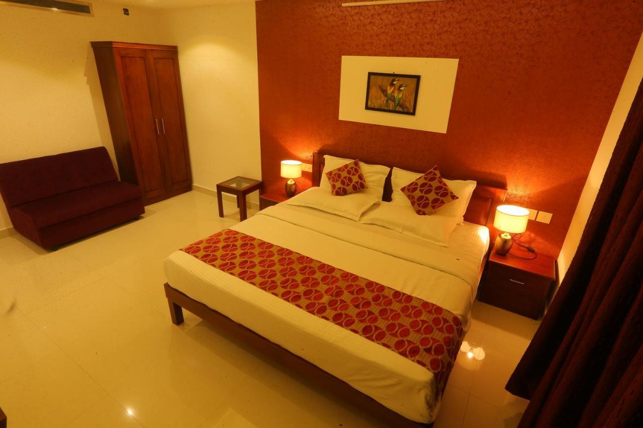 Hotel Hilite Inn Kochi Esterno foto