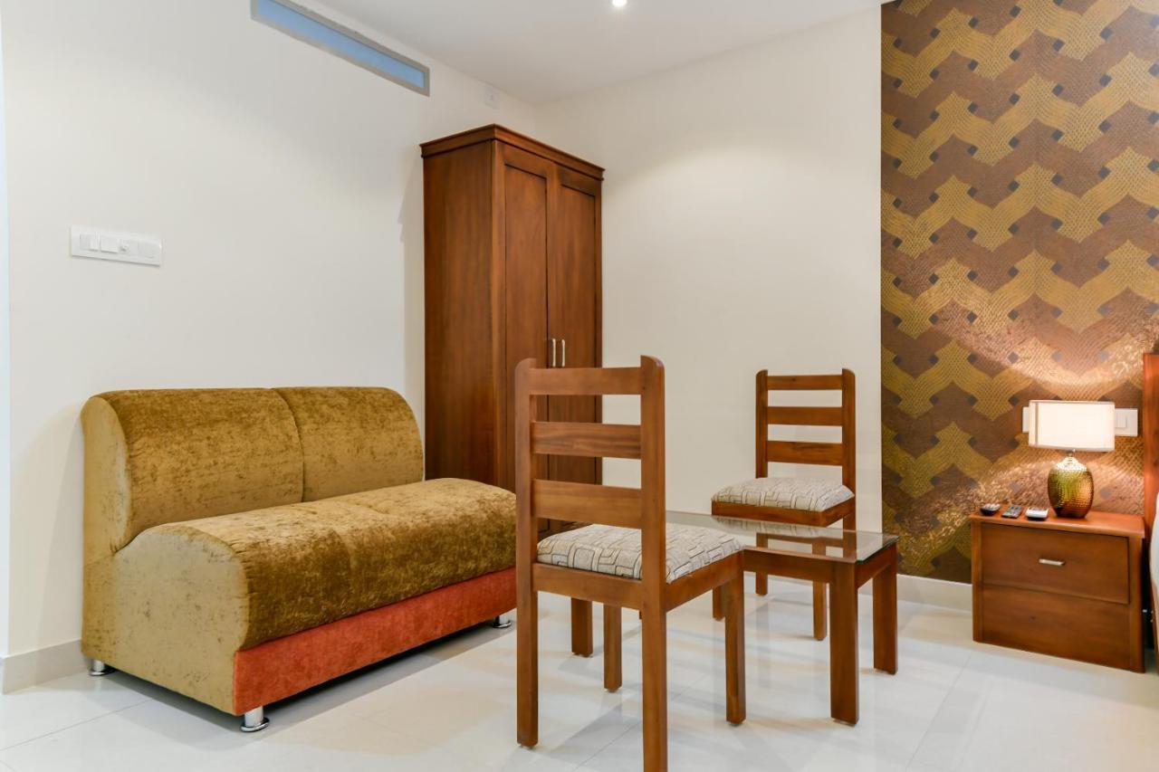 Hotel Hilite Inn Kochi Esterno foto