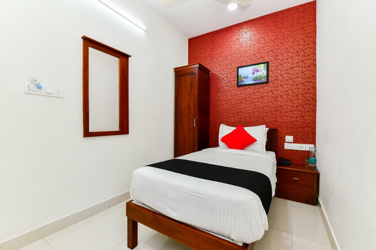 Hotel Hilite Inn Kochi Esterno foto